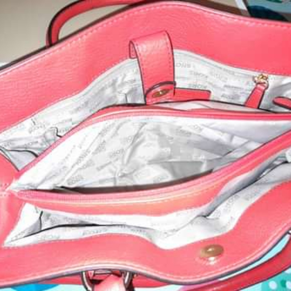 Michael kors purse - Picture 9 of 13